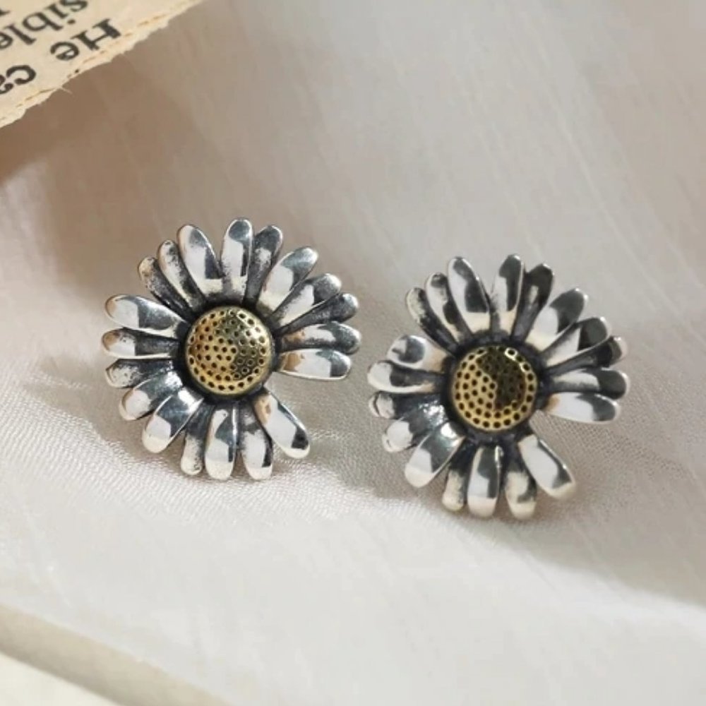 *NEW 925 Sterling Silver Vintage Daisy Earrings
